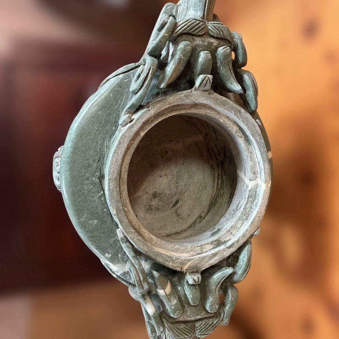 翡翠製？大理石？ドラゴン装飾の蓋付き器