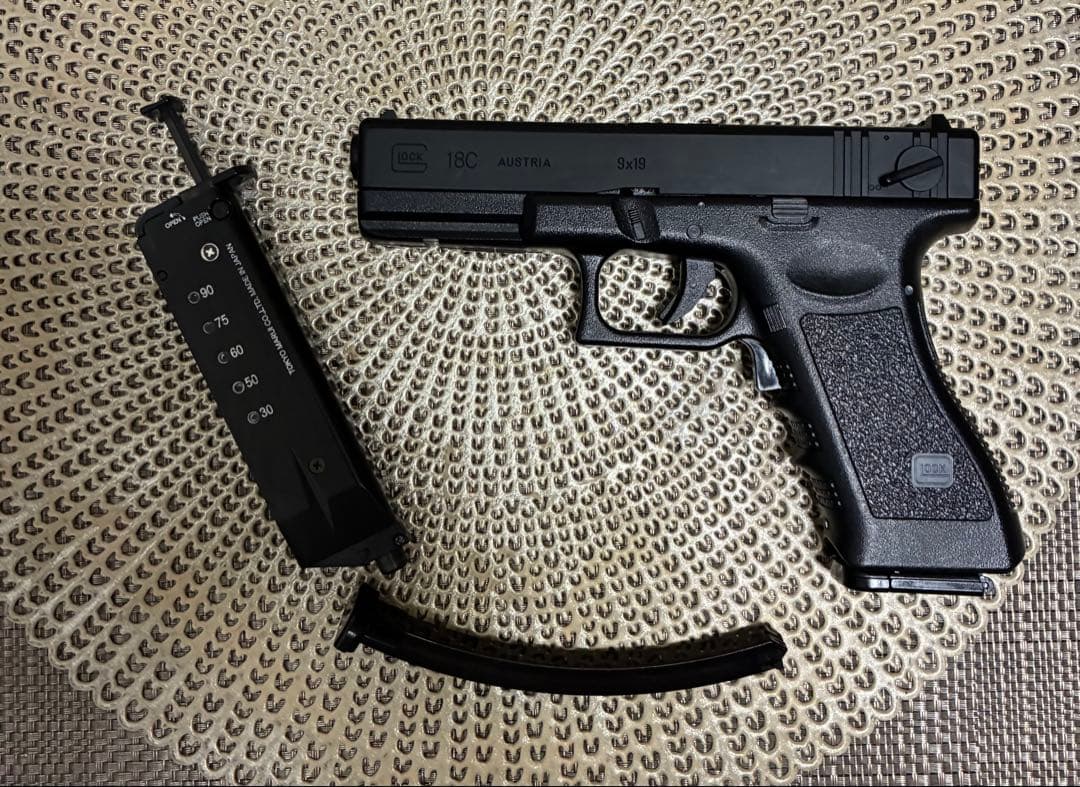 美品　東京マルイ　カスタム品　グロックG18C Glock 強化カーボンピニオン