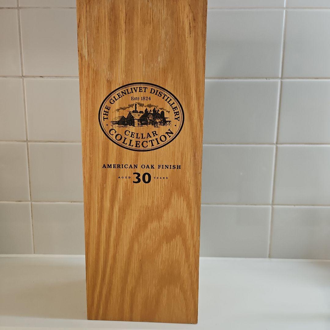 ザグレンリベット　アメリカンオークフィニッシュ30年空瓶です。