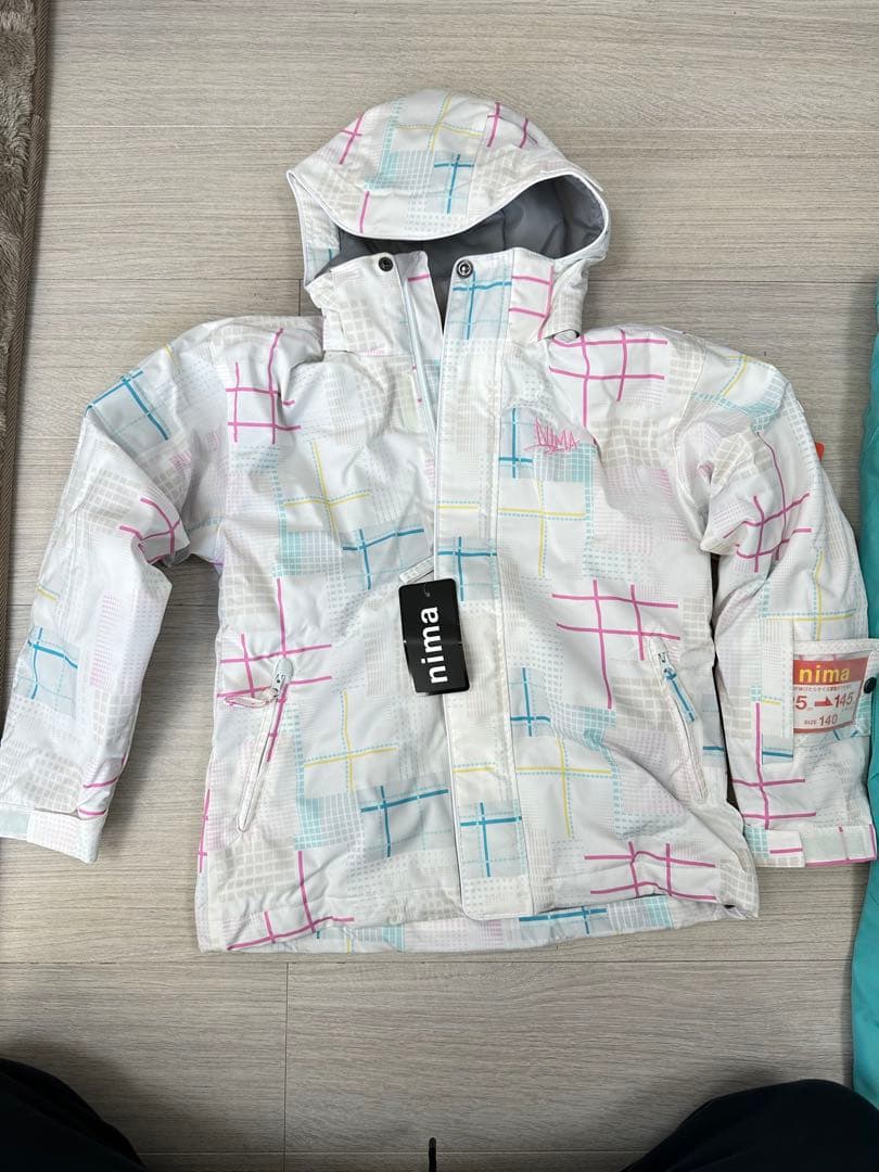 【新品未使用】nima スキーウェア　上下セット　サイズ140cm