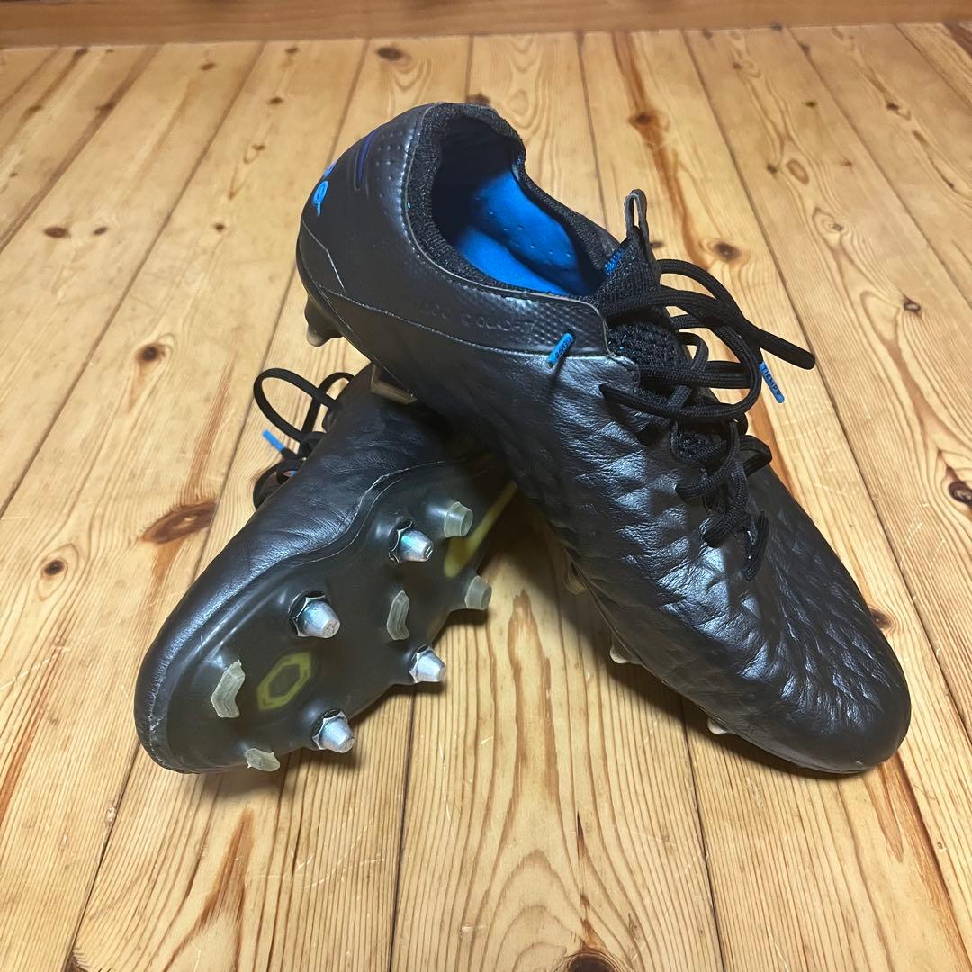 adidas サッカーシューズ 黒/青スパイク