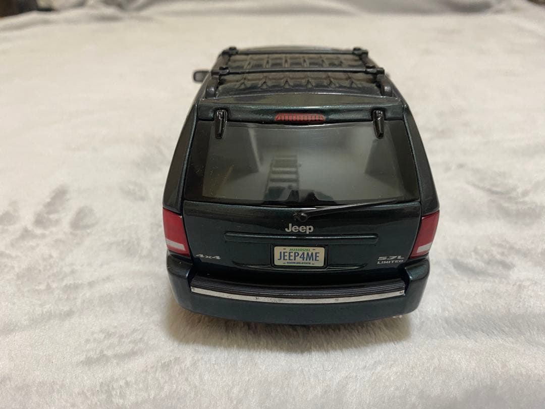 ミニカー Maisto 2005 Jeep Grand Cherokee 1/18