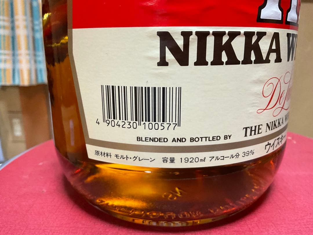 ニッカ・ウヰスキー／HI NIKKA・WHISKY・DX。1920ml、39度。