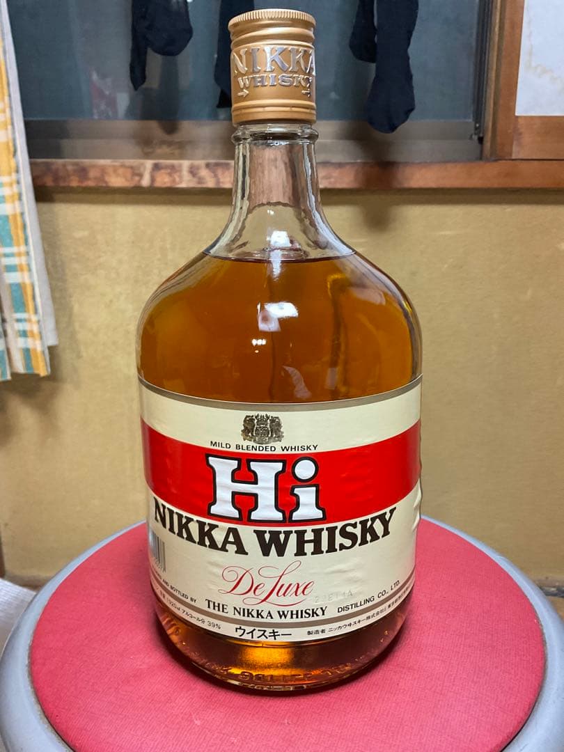 ニッカ・ウヰスキー／HI NIKKA・WHISKY・DX。1920ml、39度。