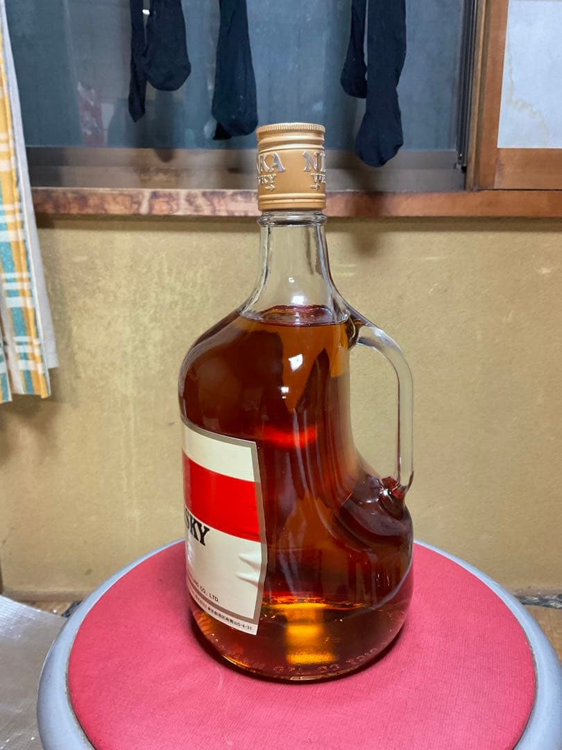 ニッカ・ウヰスキー／HI NIKKA・WHISKY・DX。1920ml、39度。