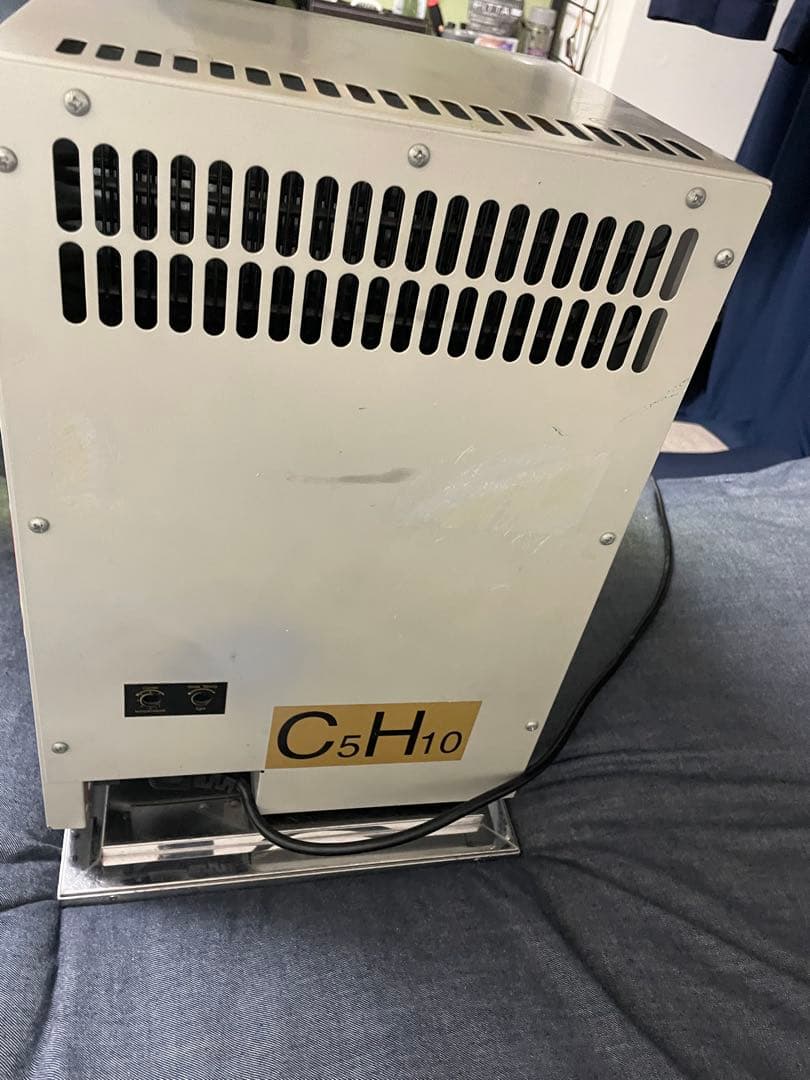 レッドブル　小型冷蔵庫　ガラス扉