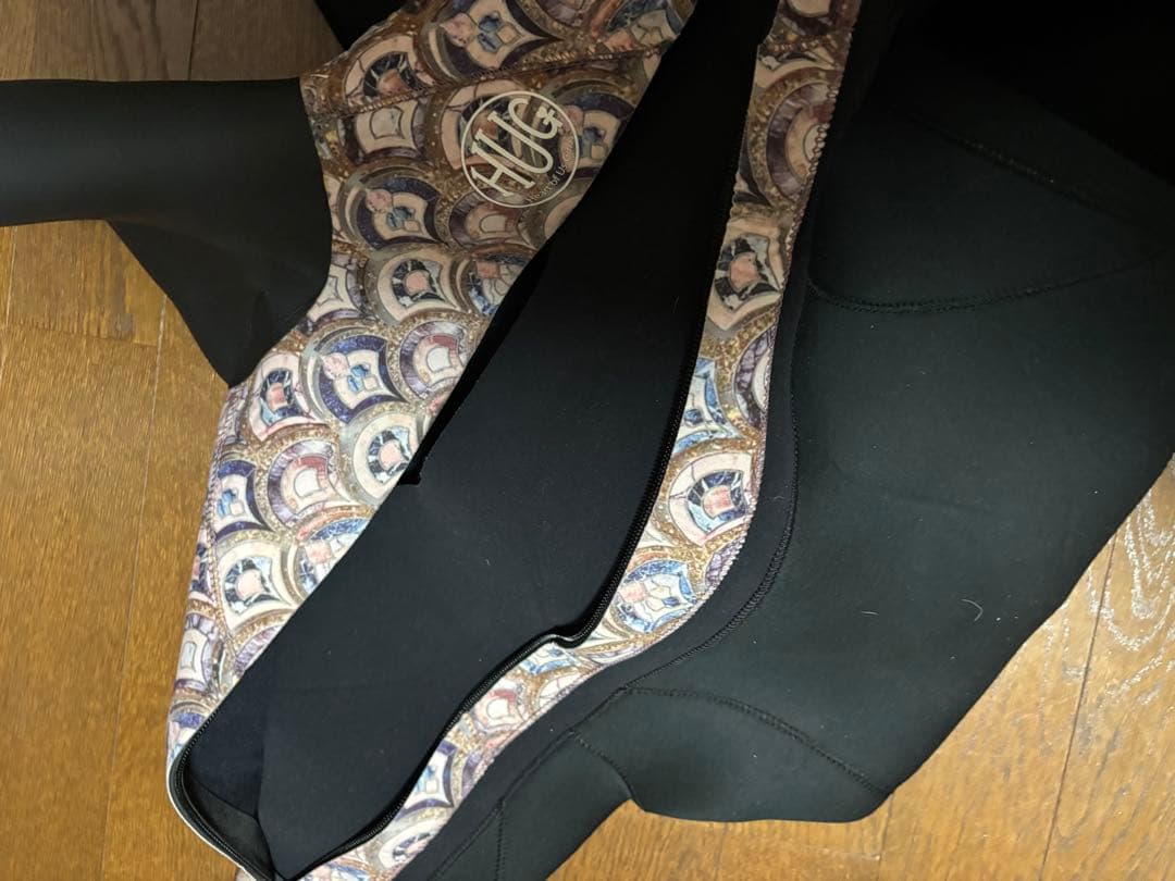 新品　ドライスーツ ブラック パターン入り