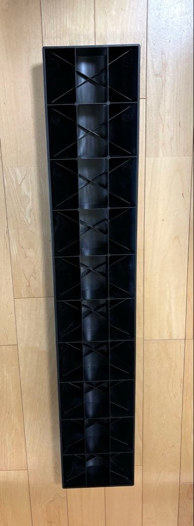 ツマダチ　TUMADACHI