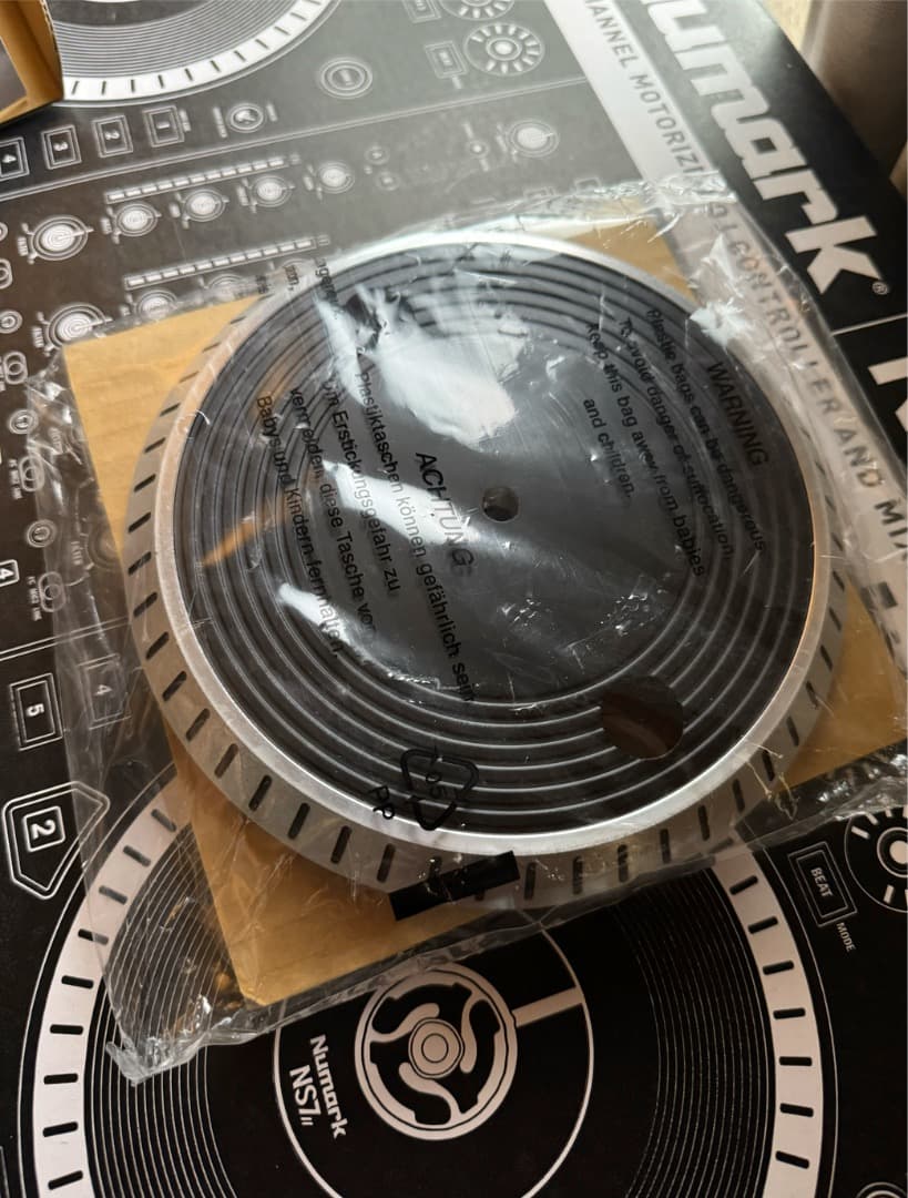 【値下げ】Numark NS7 Ⅱ DJコントローラー (プラッター回転自走)