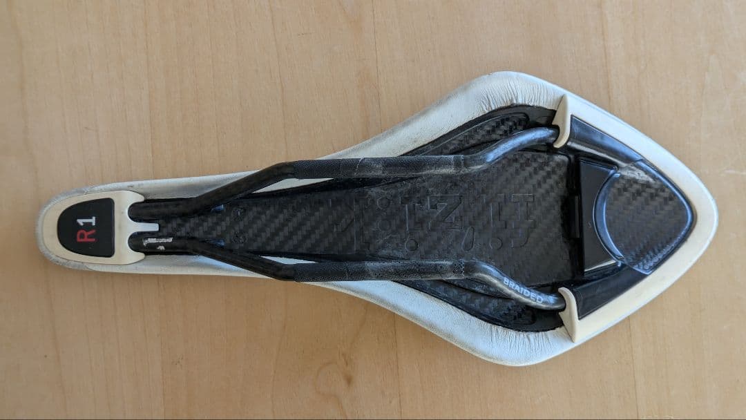 fizik ARIONE R1 カーボンブレイデッド