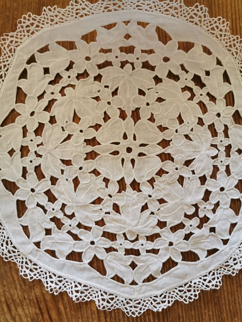 アンティークイタリア オープンカットワーク花刺繍＆ボビンレース ラージドイリー