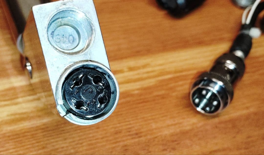 アンフェノール 91-MC4M 4-pin ビンテージマイクコネクター 中古