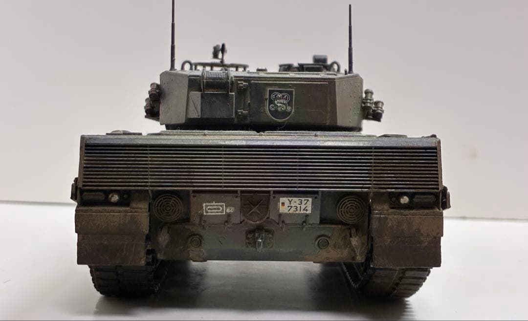 イタレリ　1/35 レオパルド2A4 完成品　戦車　模型　プラモデル　ドイツ