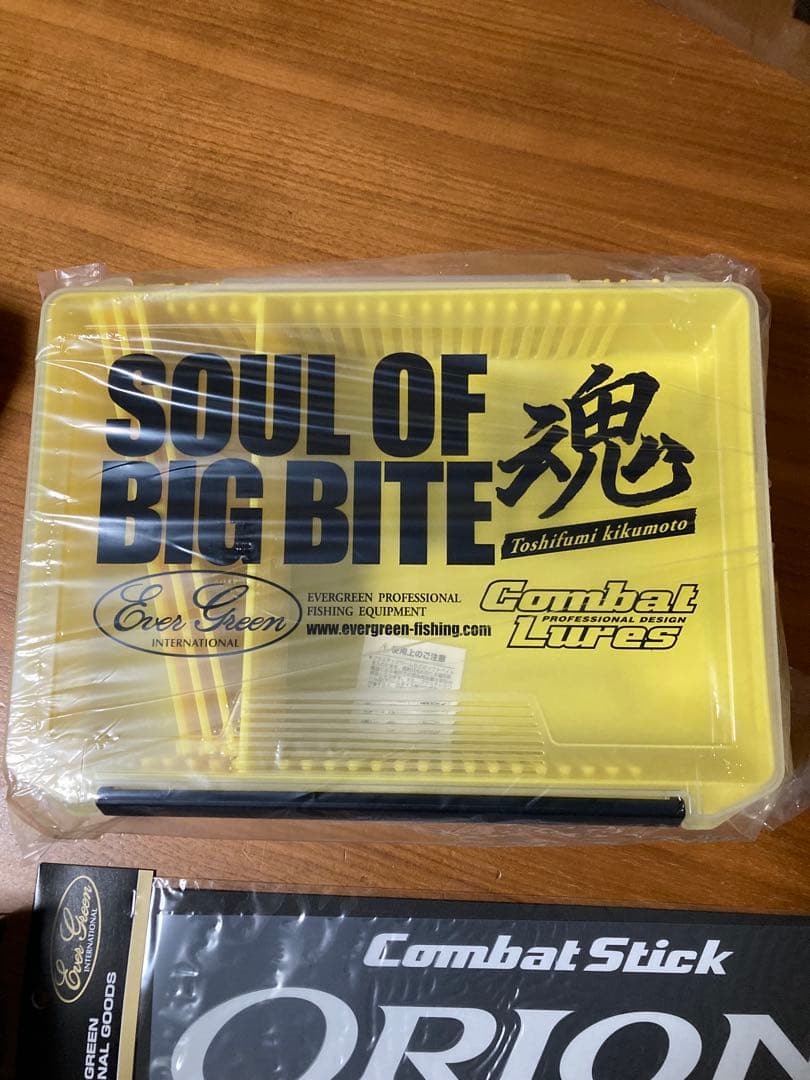 エバーグリーン コンバットORIONのルアー、キャップ、ルアーケースのセット
