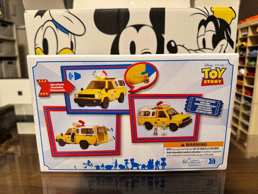 トイストーリー　ピザ　プラネット　トラック　フィギュア付き