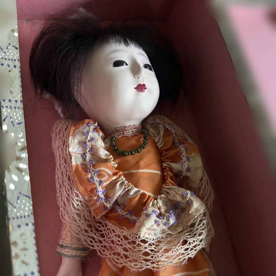 曰く付き…オレンジ色の和装ドレス日本人形