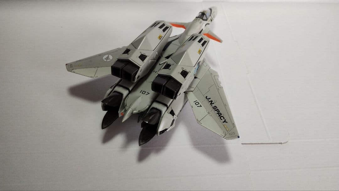 プラモデル完成機　1/72　VF-11Bと、VF-22Sの2機セット