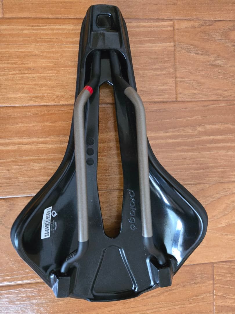 プロロゴ prologo NAGO R4 PAS TiroXレール サドル