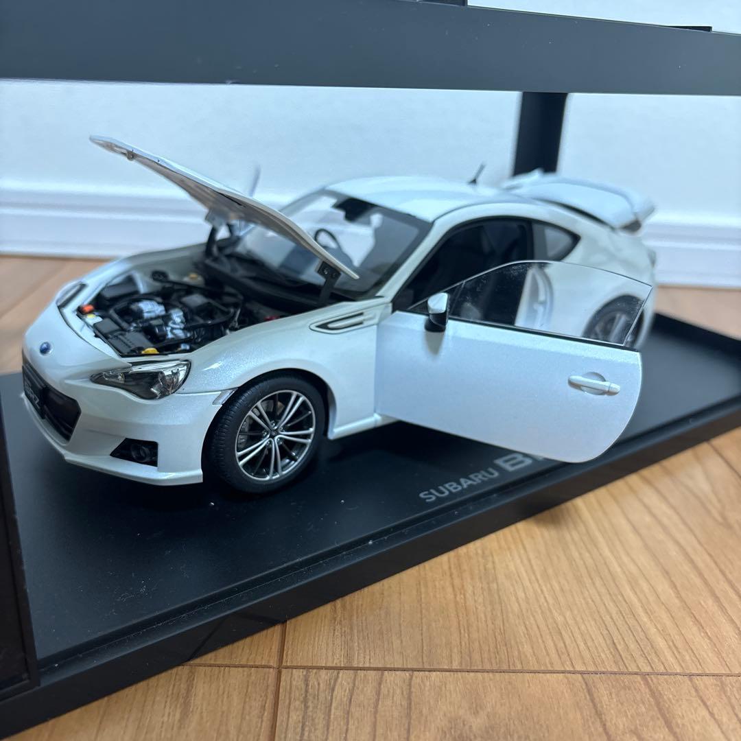 オートアート　SUBARU スバル　BRZ 1/18 ミニカー　ホワイト