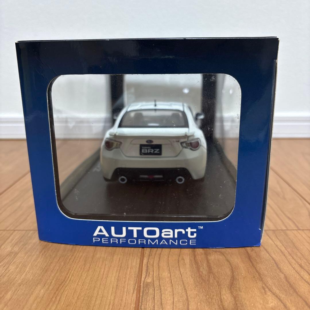 オートアート　SUBARU スバル　BRZ 1/18 ミニカー　ホワイト