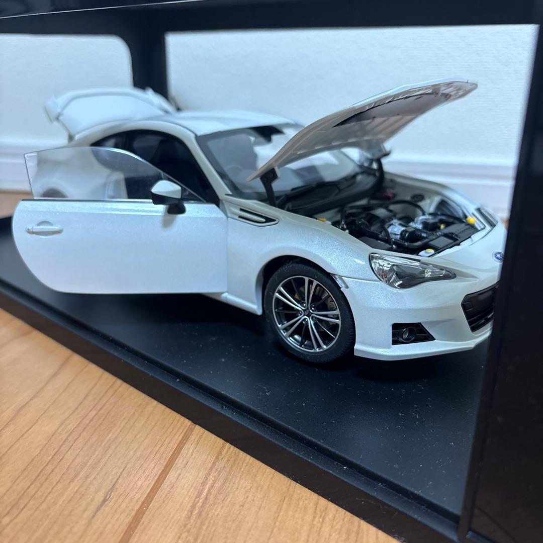 オートアート　SUBARU スバル　BRZ 1/18 ミニカー　ホワイト