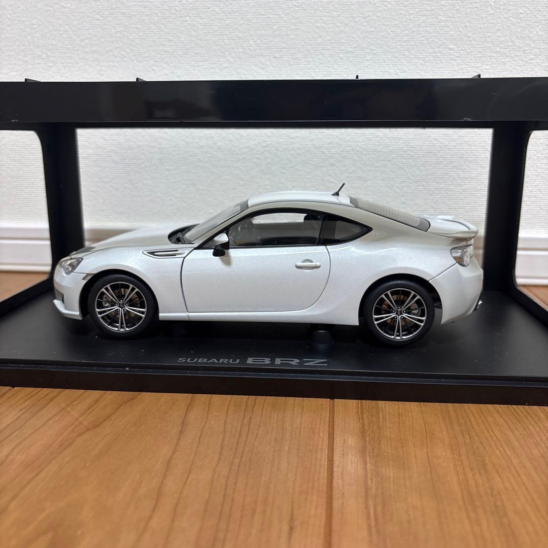 オートアート　SUBARU スバル　BRZ 1/18 ミニカー　ホワイト