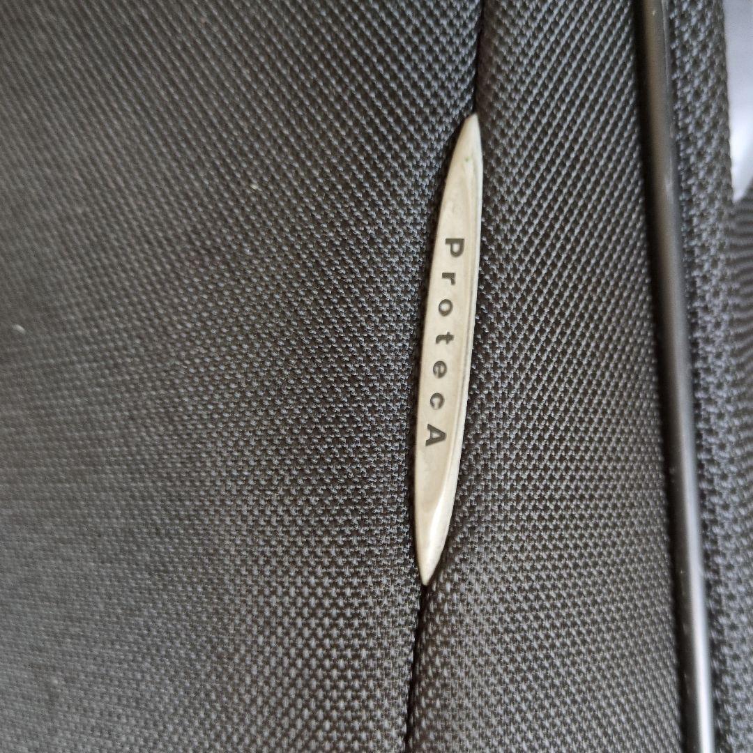 黒いキャリーケース　エース　プロテカ