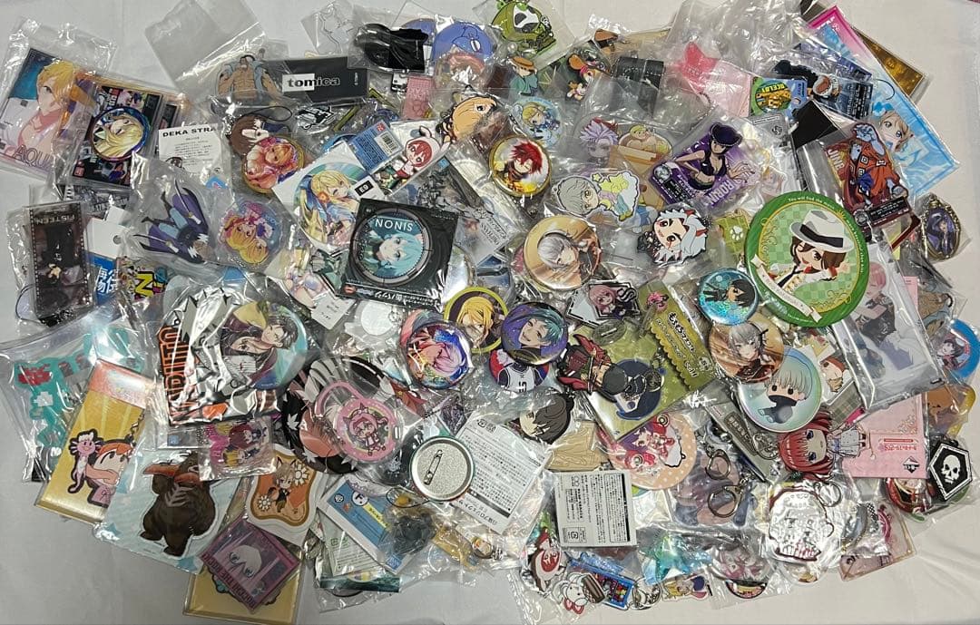 アニメ　缶バッジ　アクリルスタンド　キーホルダー　ストラップ　 576個セット