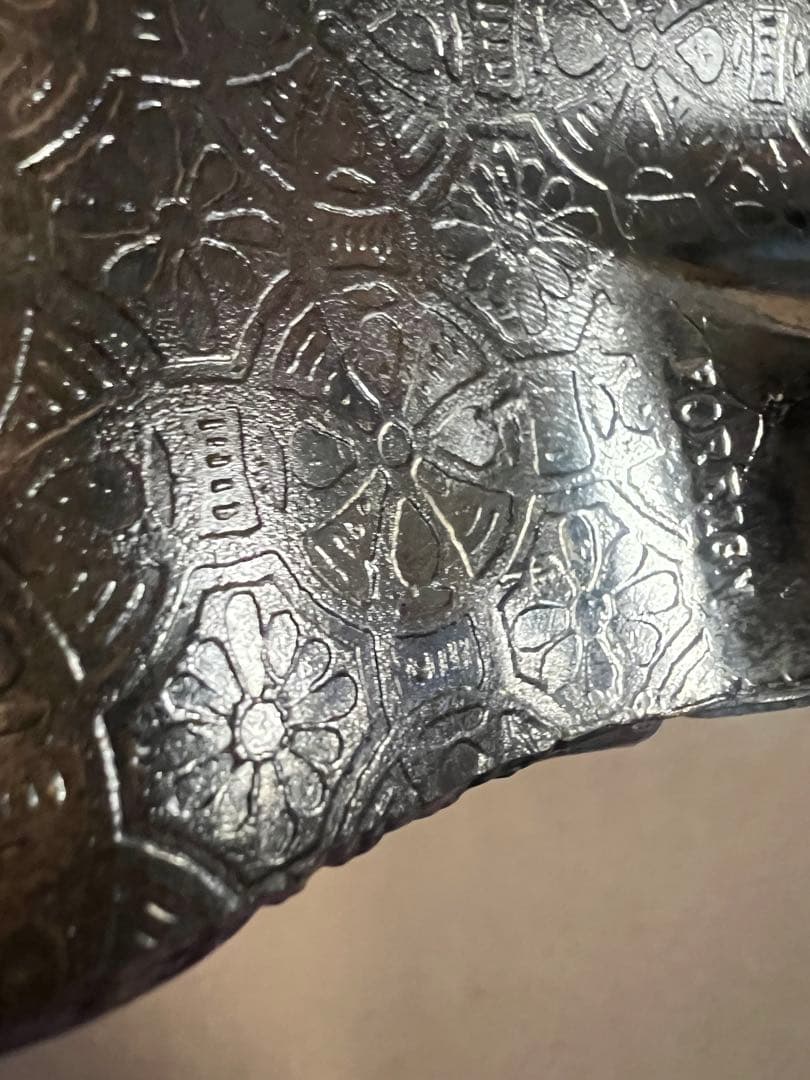 アンティーク金属製ボックス 浮彫り装飾