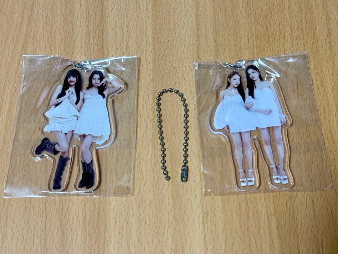 FreenBecky FayMay サインポスター1枚・アクリルキーホルダー2個