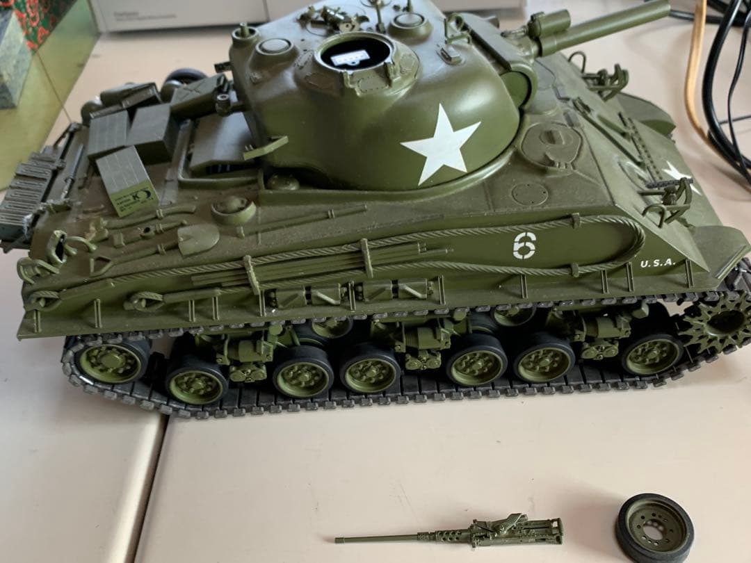 タミヤ 1/16 RC M4シャーマン（105mm榴弾砲搭載型