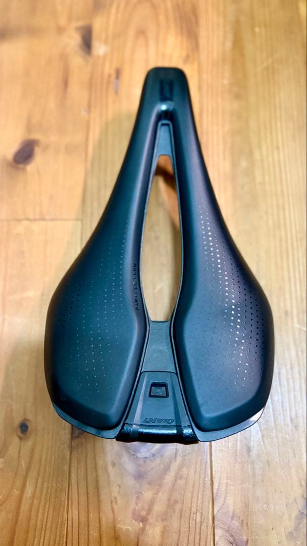 Giant FLEET SL リアライト サドルバッグ付属