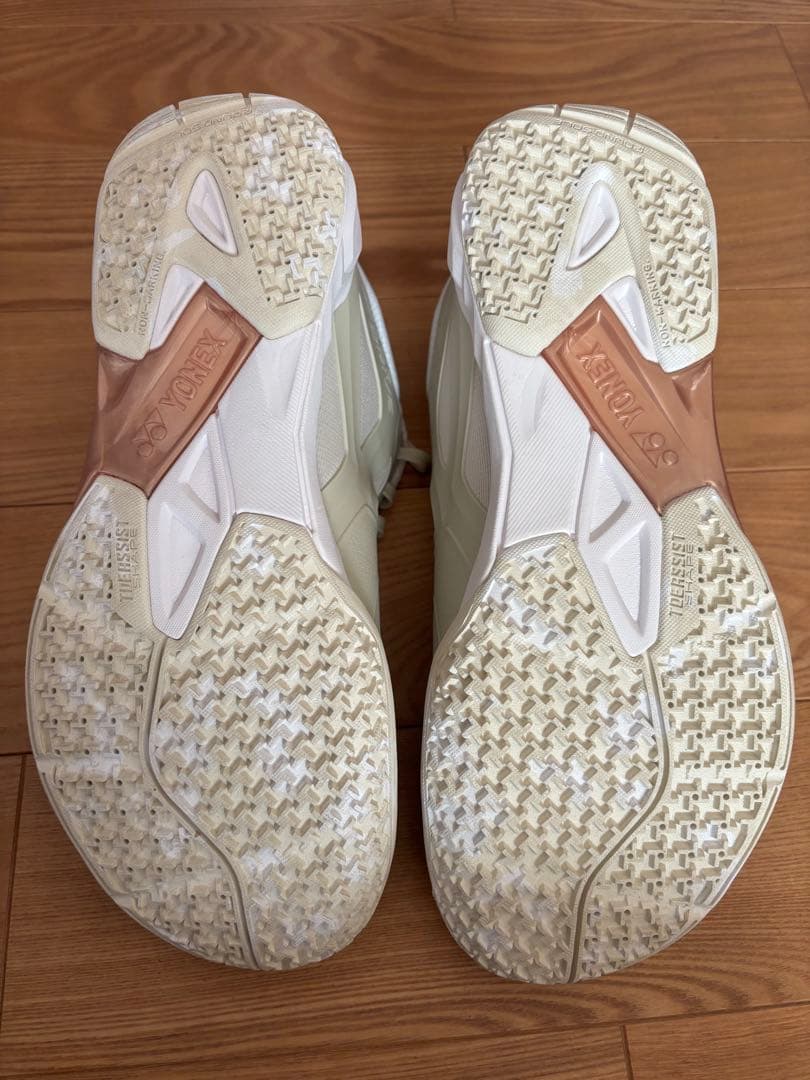 バドミントンシューズカスケードドライブ27センチ　ぐわんぐわんわん