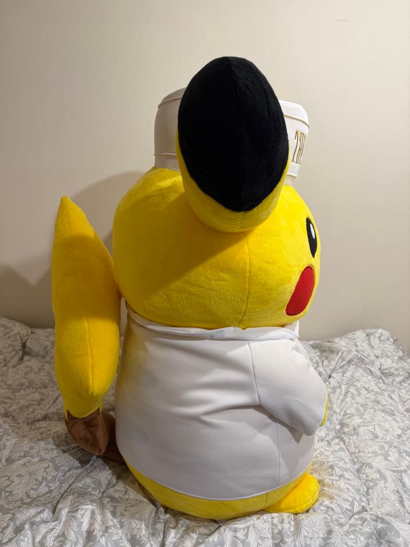 ペニンシュラホテル　ピカチュウ　特大ぬいぐるみ　ページボーイ　100cm