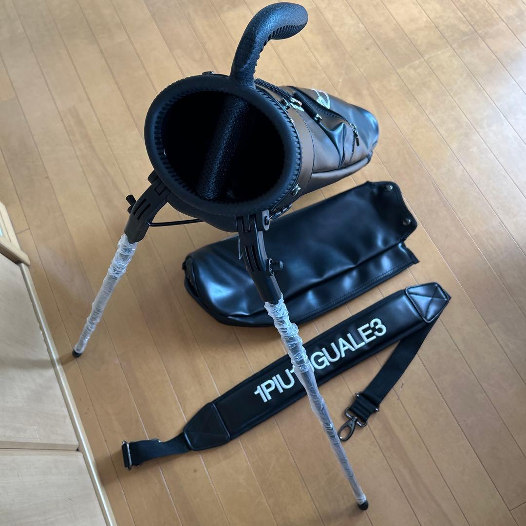 1PIU1UGUALE3 ブラック キャディバッグ