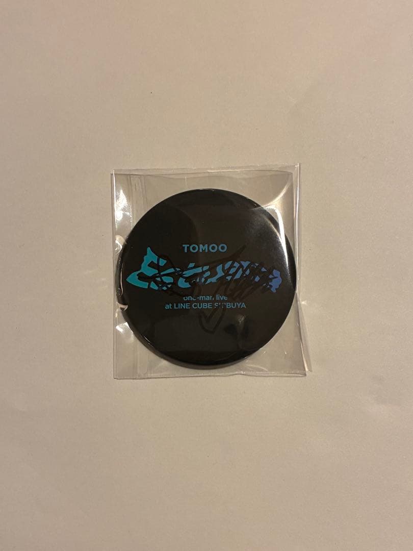 【TOMOO】 Estuary 直筆サイン缶バッジ