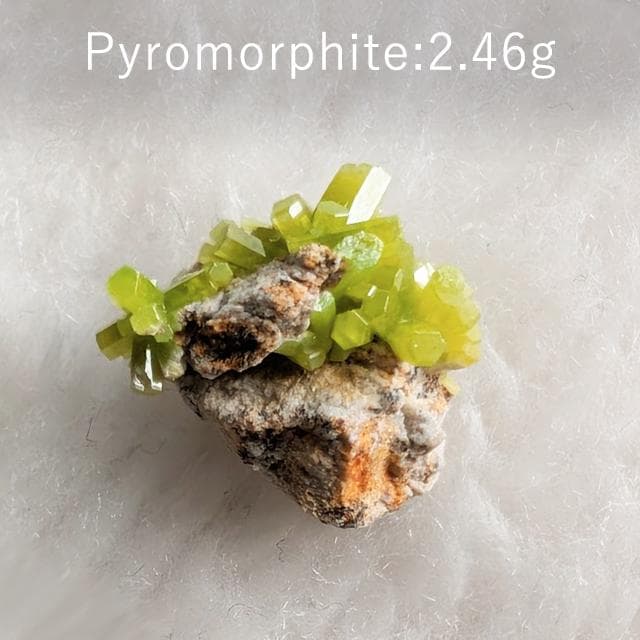 2.46g　緑鉛鉱　パイロモルファイト　鉱物標本