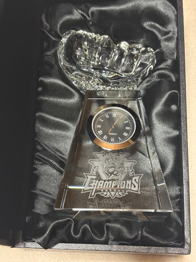 阪神タイガース　優勝記念ガラス時計　2025年