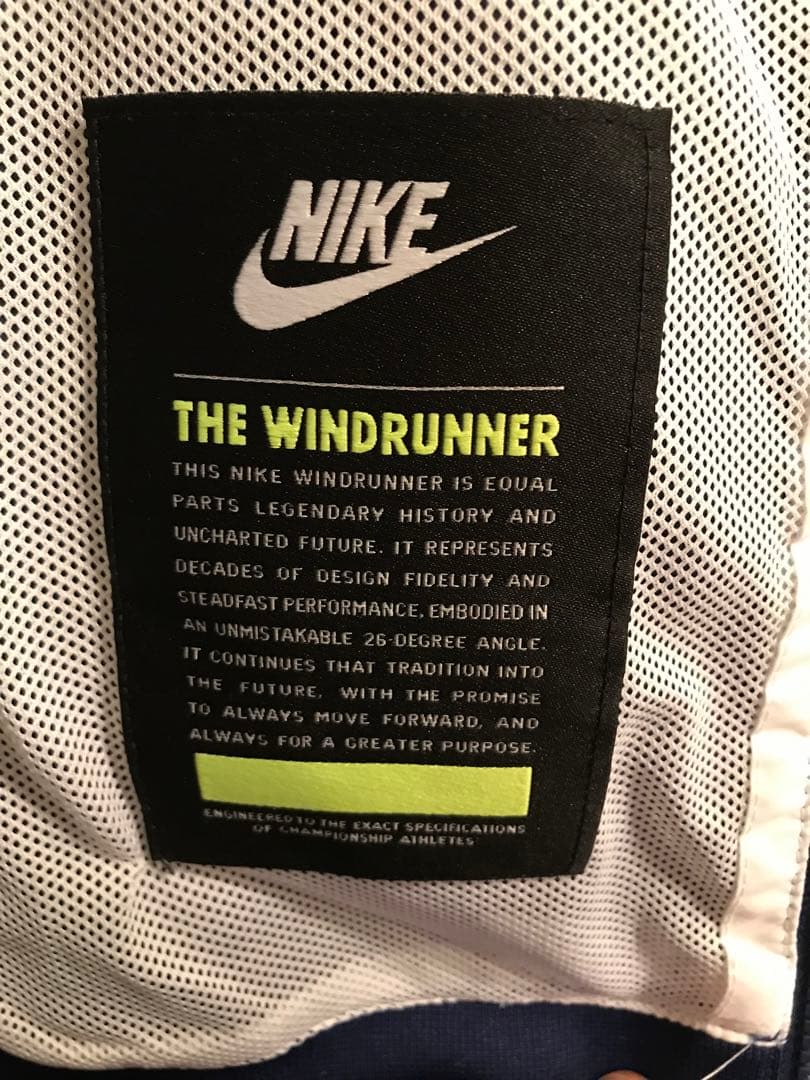 (期間限定)定価34%オフ　Nikeウィンドランナー品番HJ2041-100