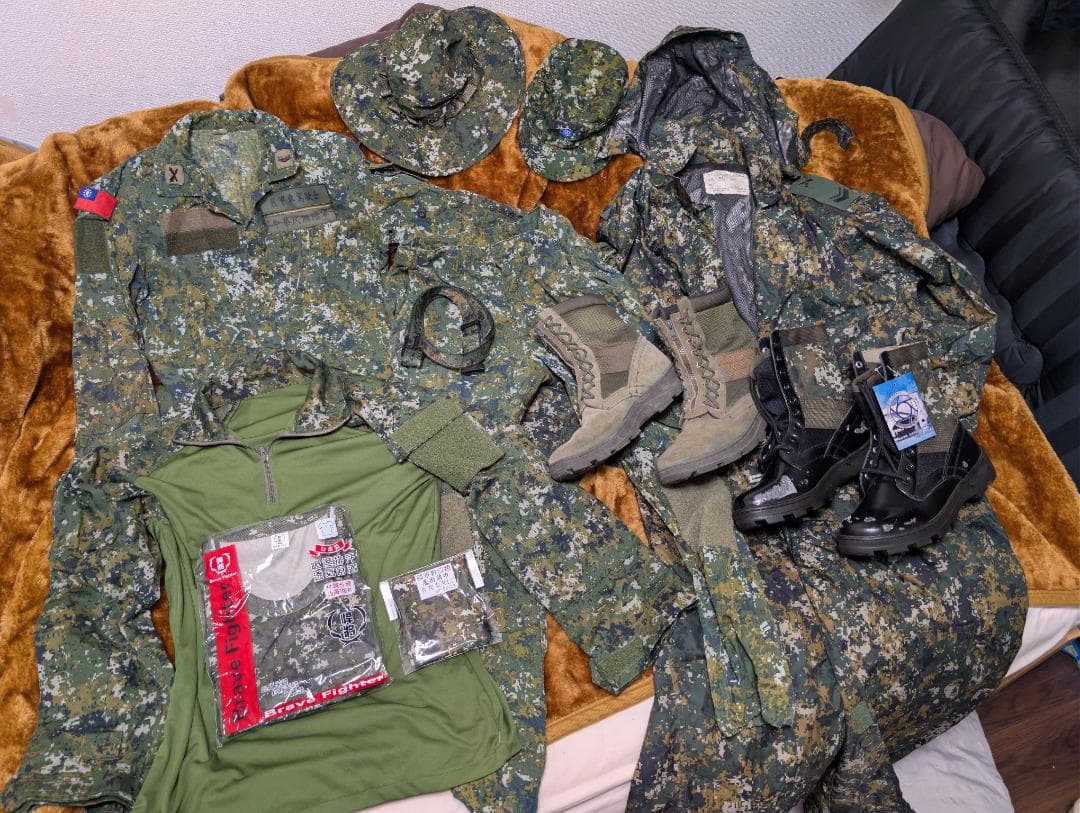 (官品) 台湾陸軍実物戦闘服セット(帽子 シャツ 靴 レインコート中華民国)