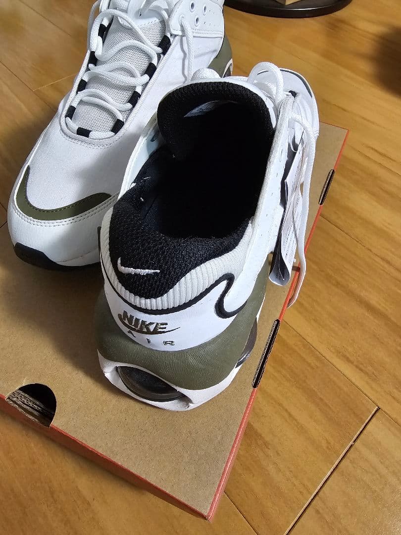 Nike Air Max トレーニングシューズ ホワイト/オリーブ、30センチ