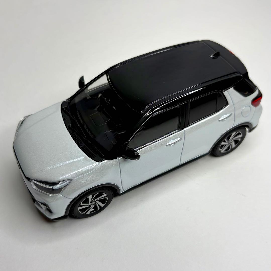 トヨタ ライズ カラーサンプル ミニカー 1/30 非売品