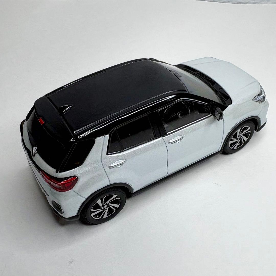 トヨタ ライズ カラーサンプル ミニカー 1/30 非売品