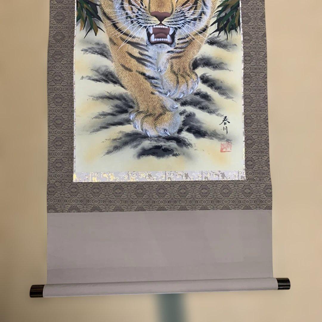 虎の掛軸 182cm × 53cm 木製の箱入り
