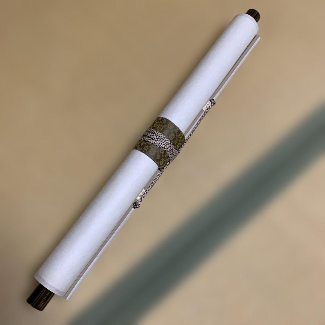 虎の掛軸 182cm × 53cm 木製の箱入り