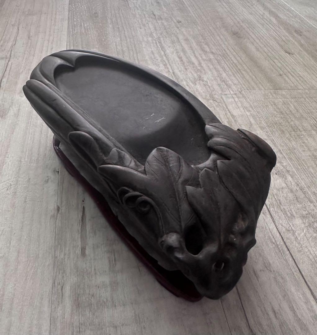 大バーゲンアンティークの茄子と裏に雲をあしらった彫刻硯　木製外枠付き‼️
