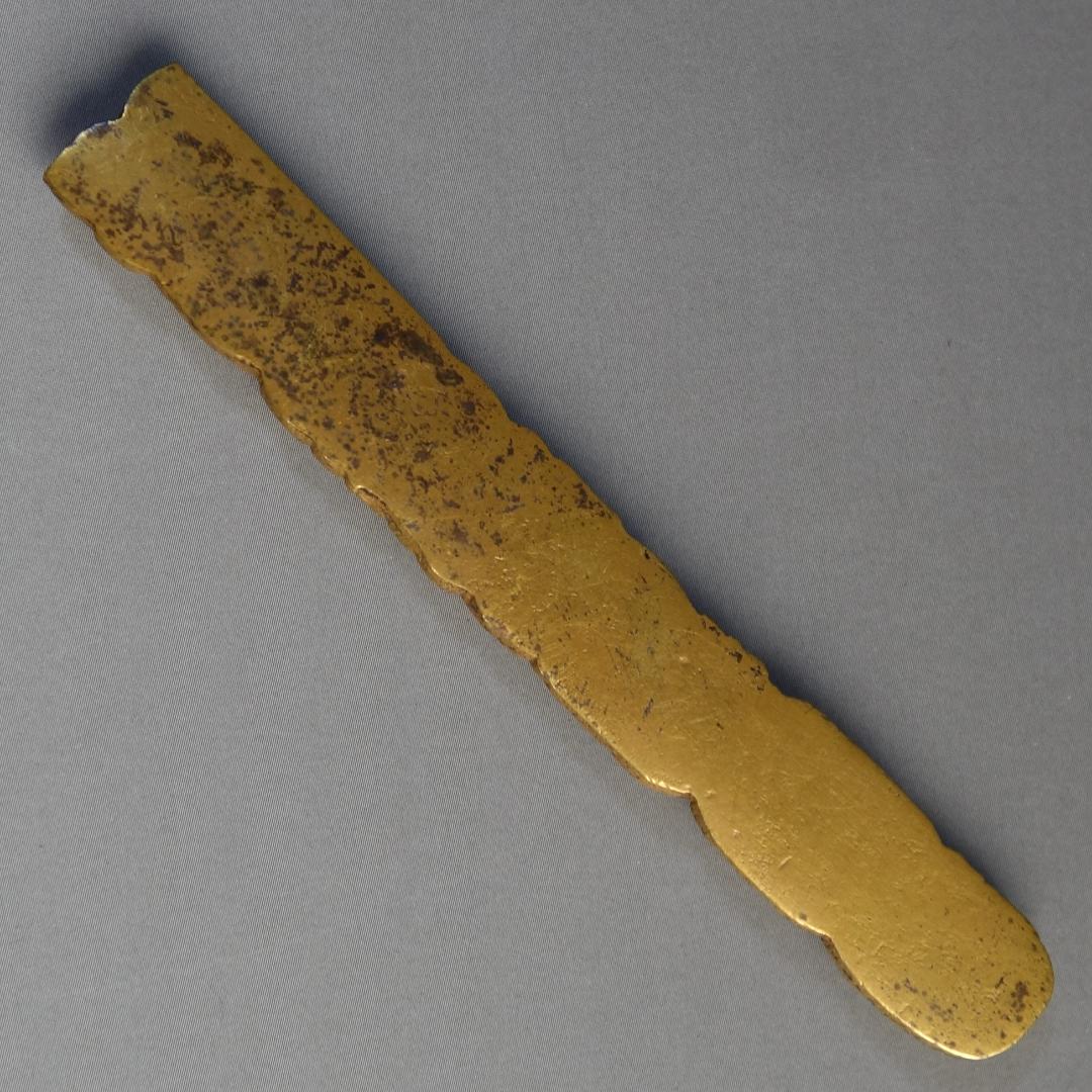 【波龍図小柄 銅地 高肉彫 鍍金】 鍔 鐔 小柄 刀装具 骨董 アンティーク