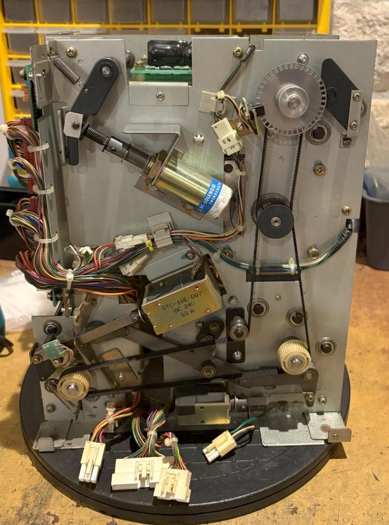 専用　グローリー高額紙幣両替機ERD-20Q専用架台付き①