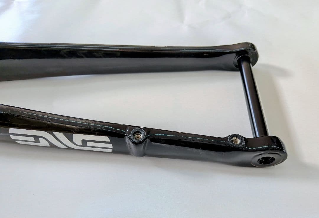 カーボン フロントフォーク ブラック、ディスク仕様。