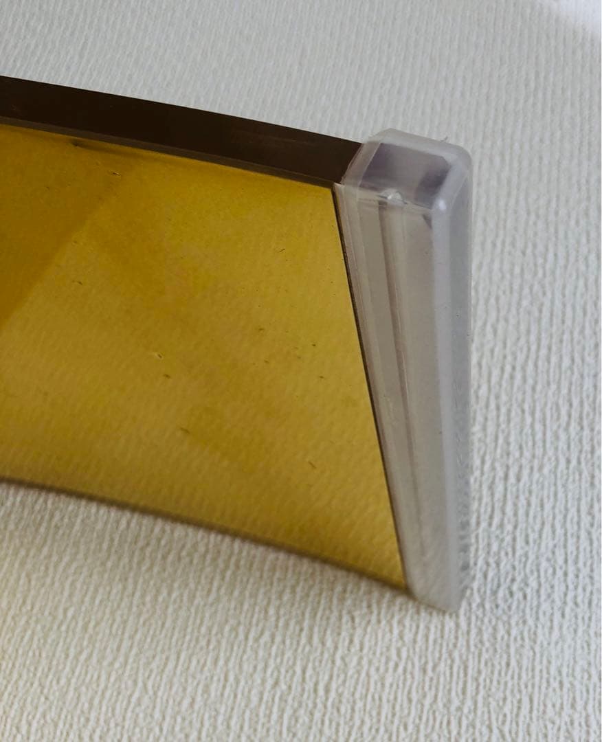 金色のバスチェアと湯おけ